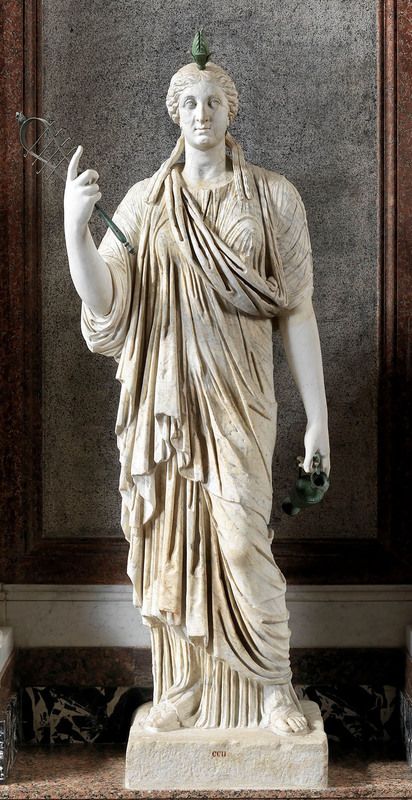 02. sacerdotessa iside.jpg