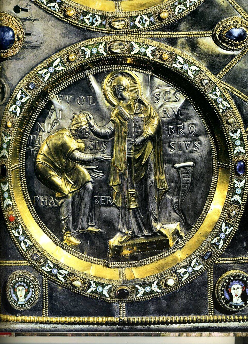 116. sant'ambrogio incorona vuolvinus.jpg