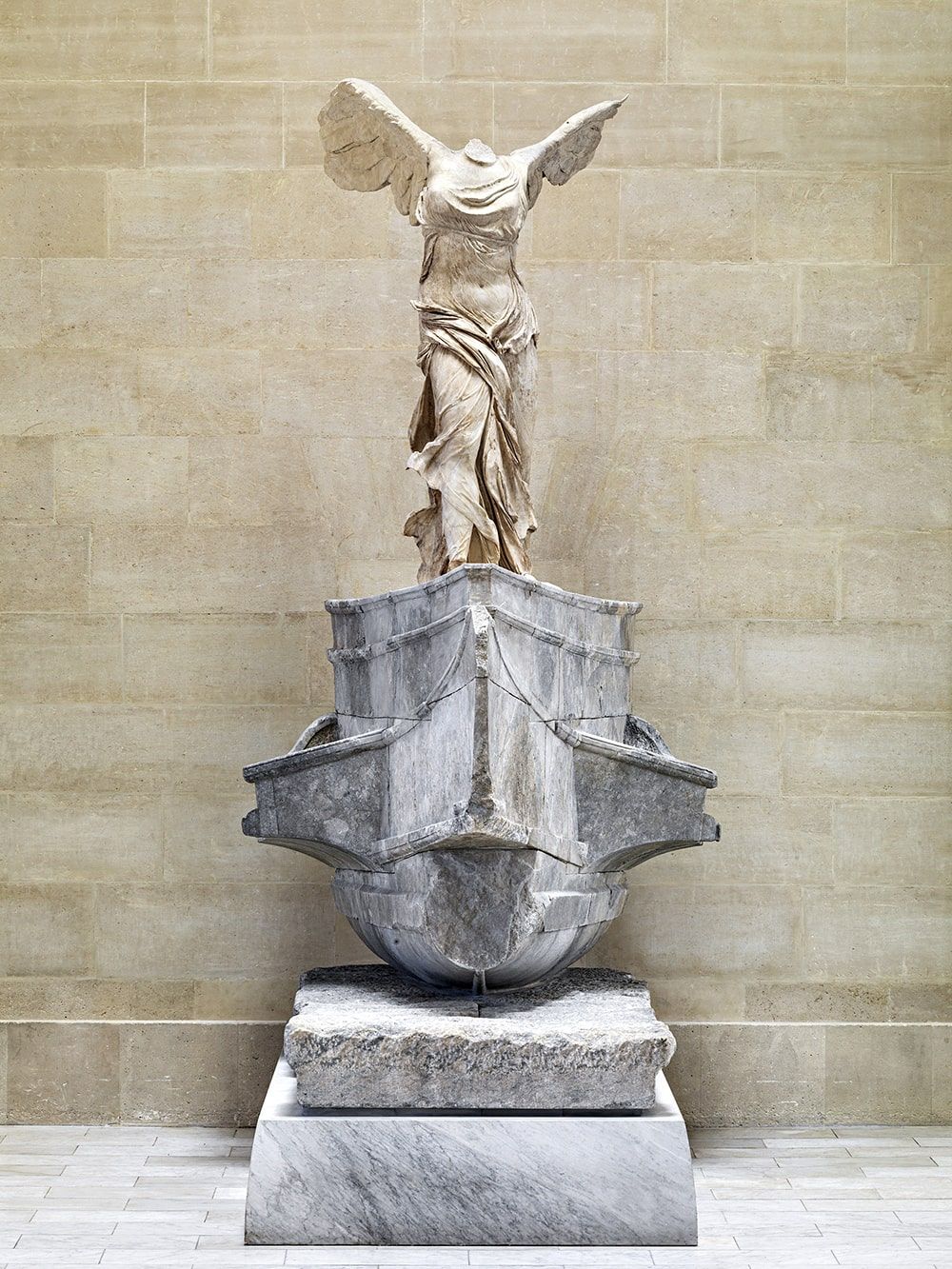 28.Nike-di-Samotracia-Musée-du-Louvre-parigi-Arte-Svelata.jpg