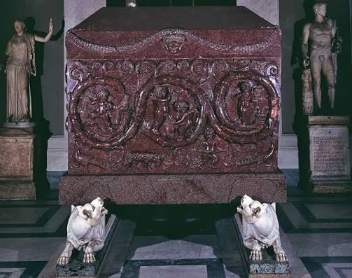 39. sarcofago costantina.jpg