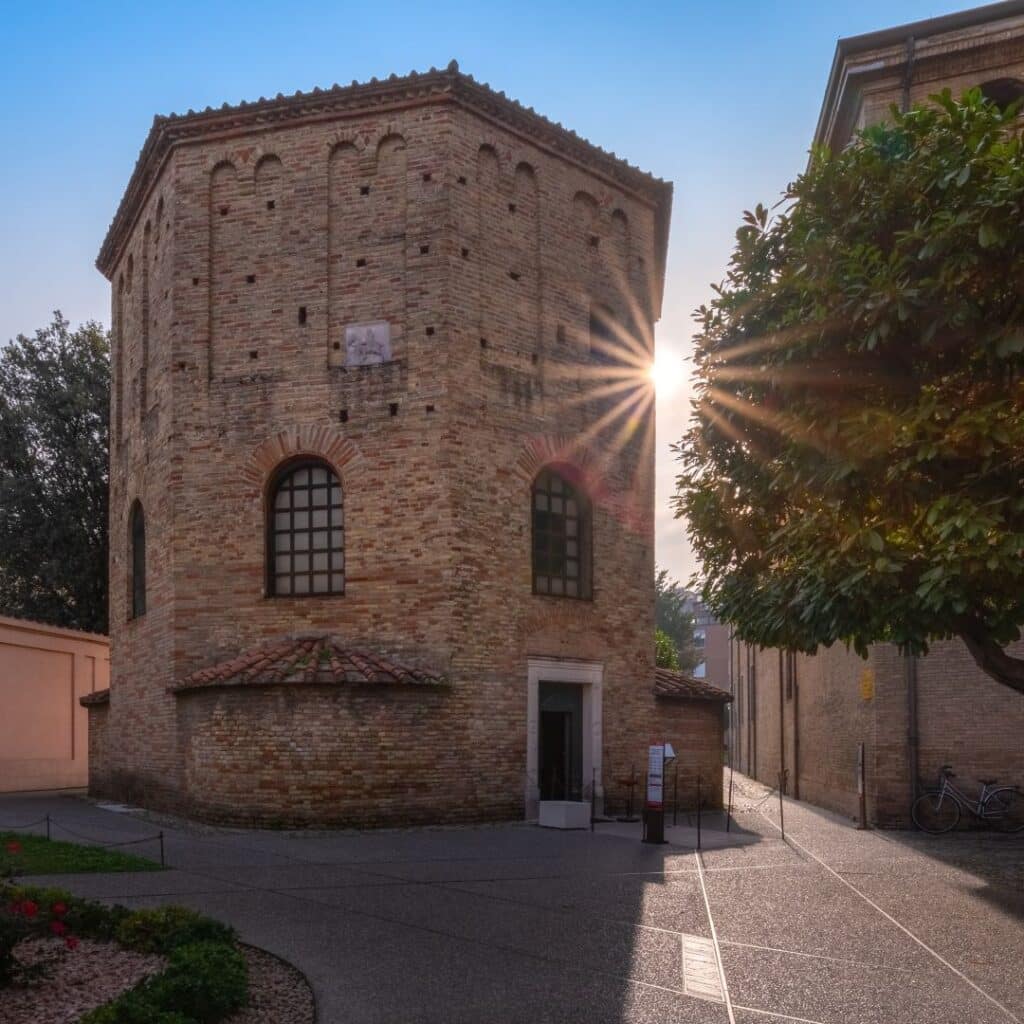 56. esterno battistero.jpg