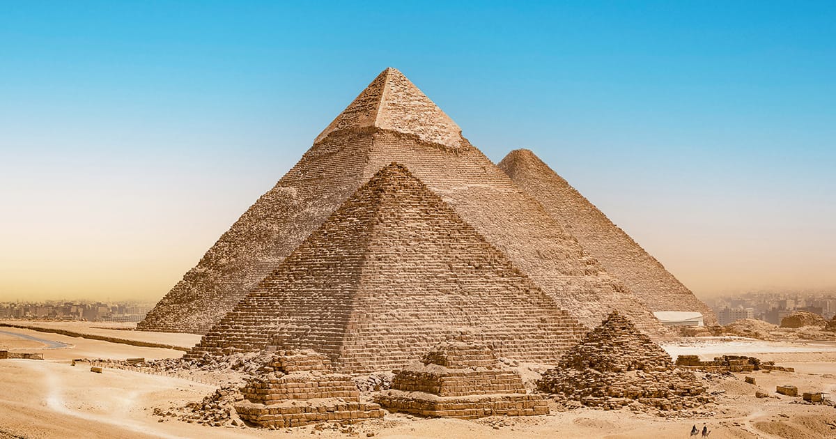 67. piramidi giza.jpg