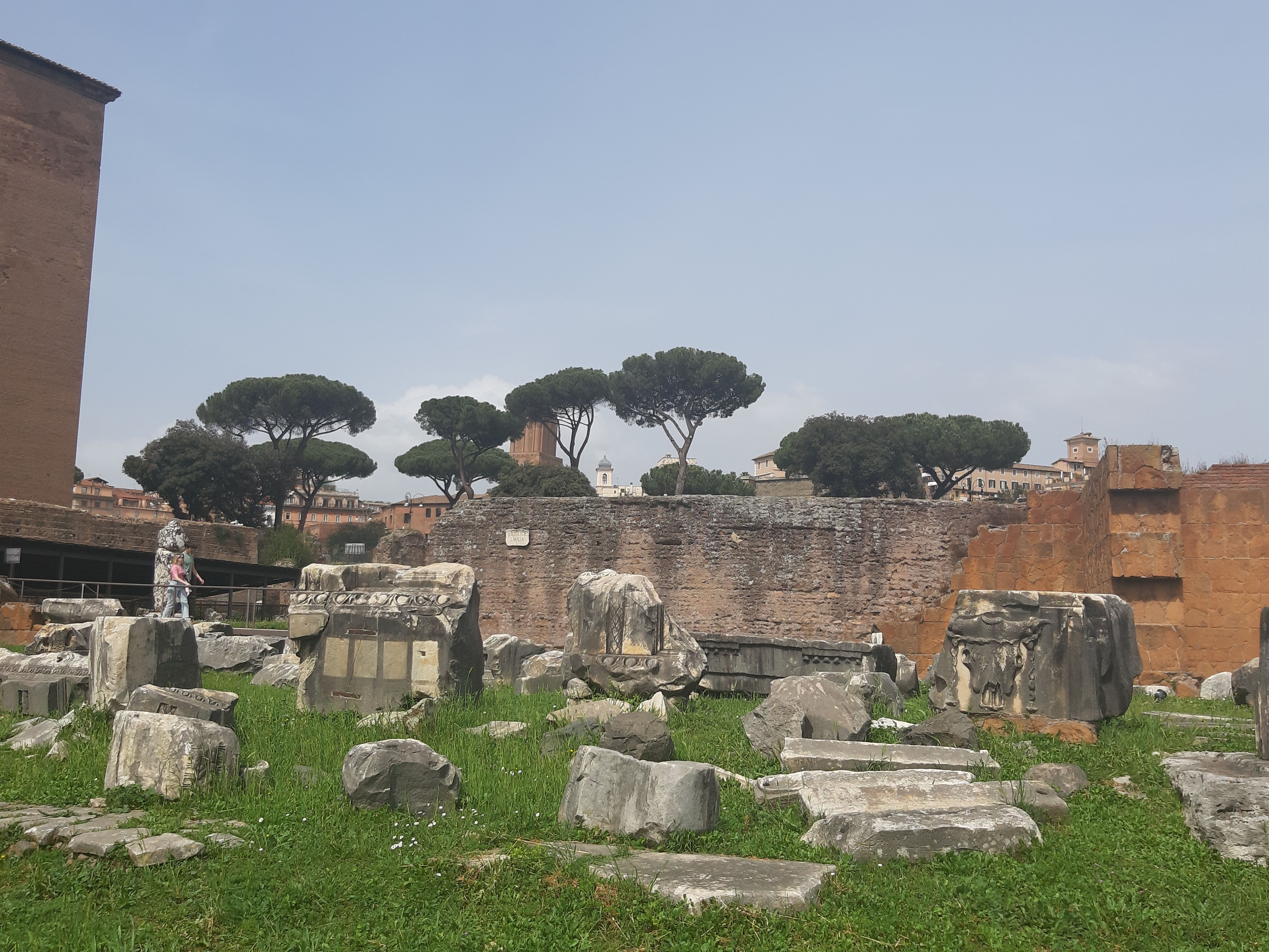 basilica Aemilia.jpg